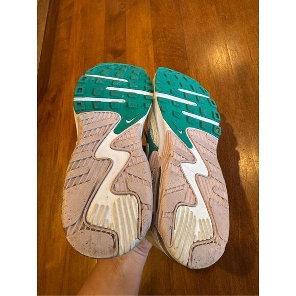 Woman’s Nike Air max sneakers size 8 - Picture 4 of 6